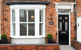Luxe Stratford Townhouse I Free Parking I Sleeps 4 I 2 Bathrooms I Walk To Rsc Town Centre I Dog Friendly